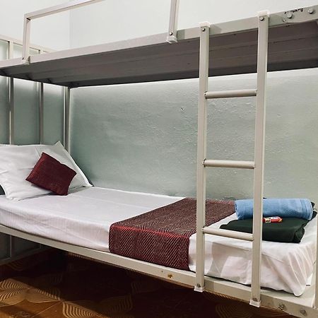 Happy Living Dormitory Kannur Railway Station Buitenkant foto
