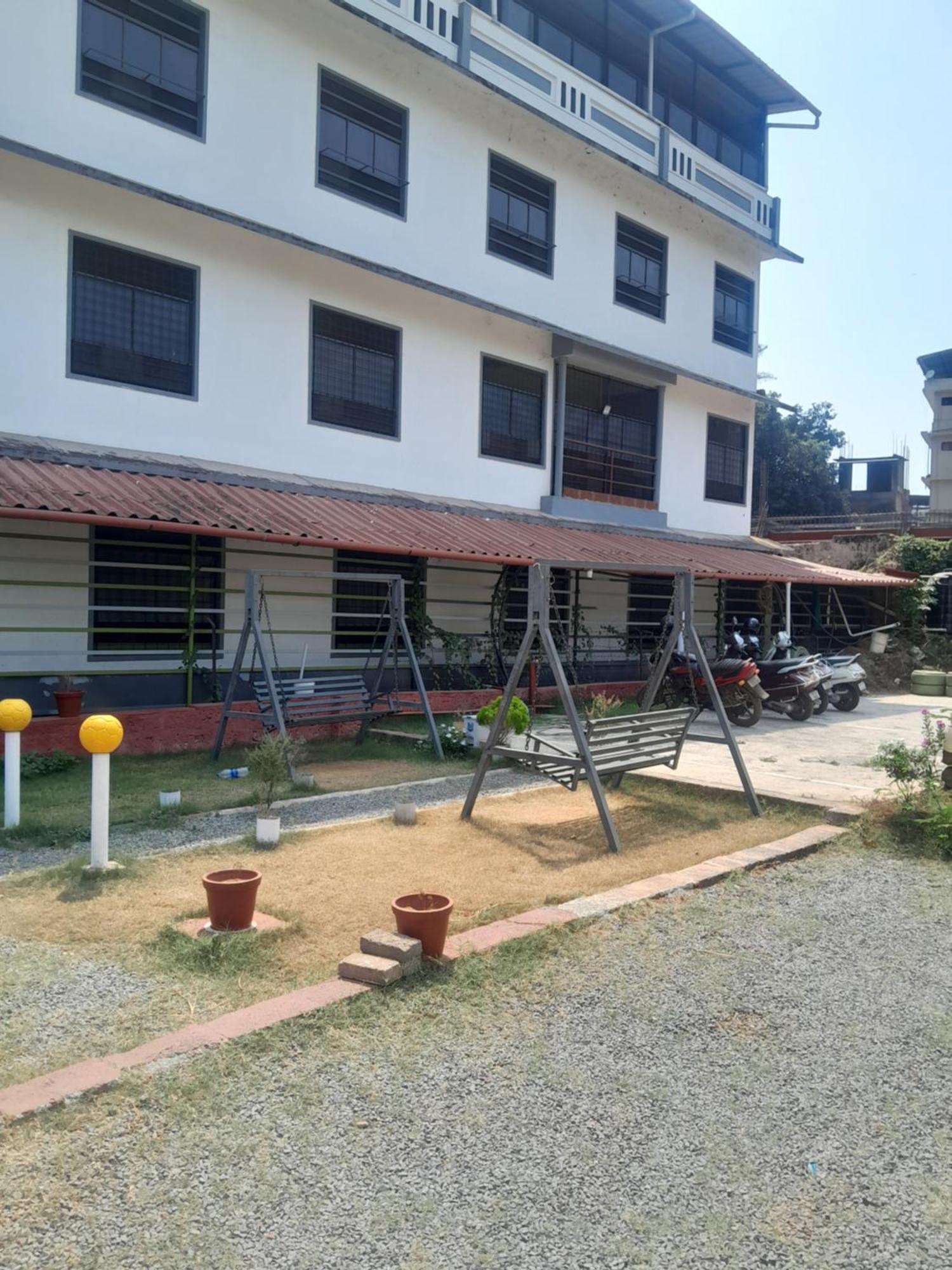 Happy Living Dormitory Kannur Railway Station Buitenkant foto