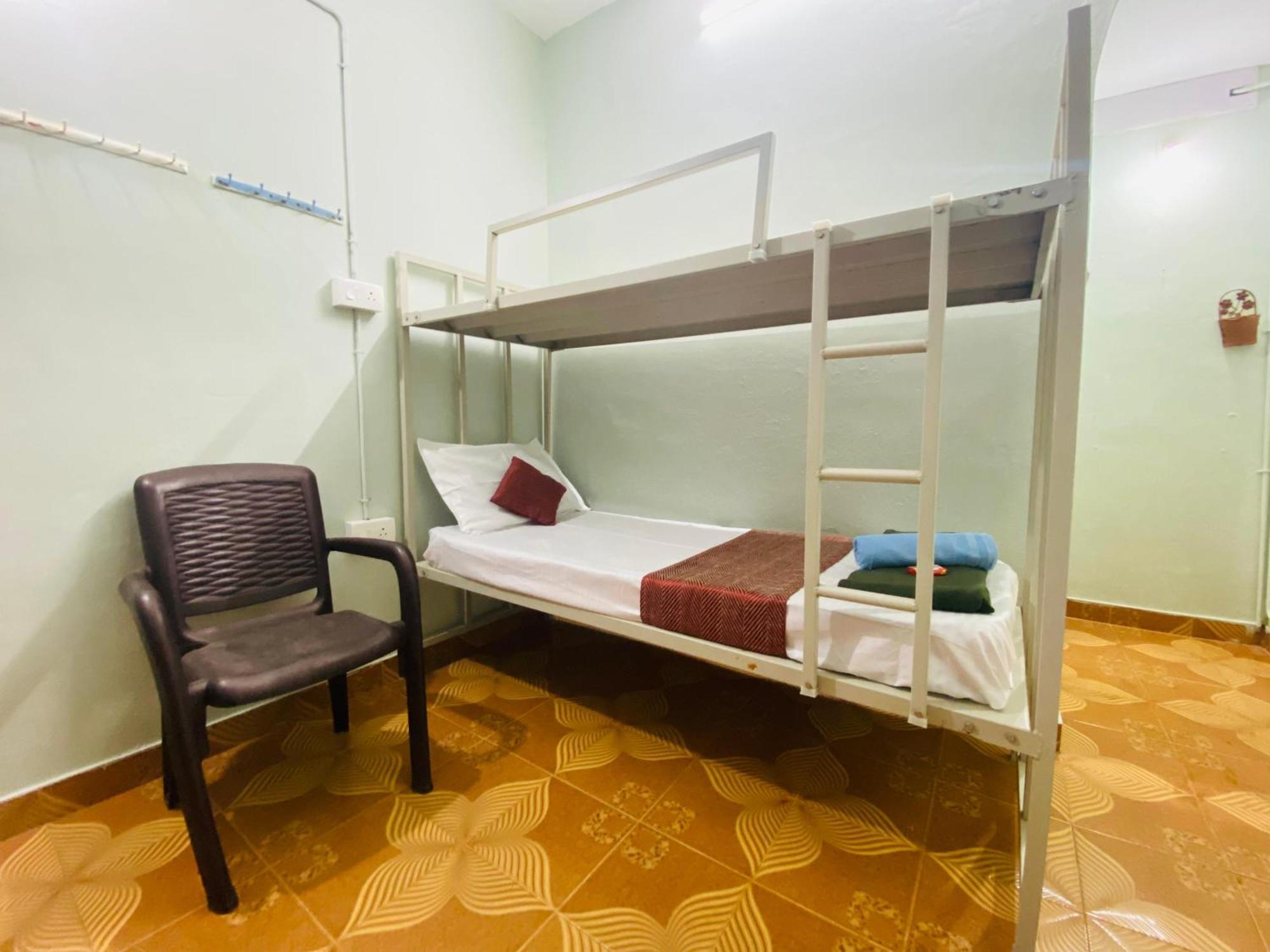 Happy Living Dormitory Kannur Railway Station Buitenkant foto